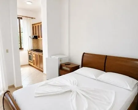 Hotel Mjeshtri