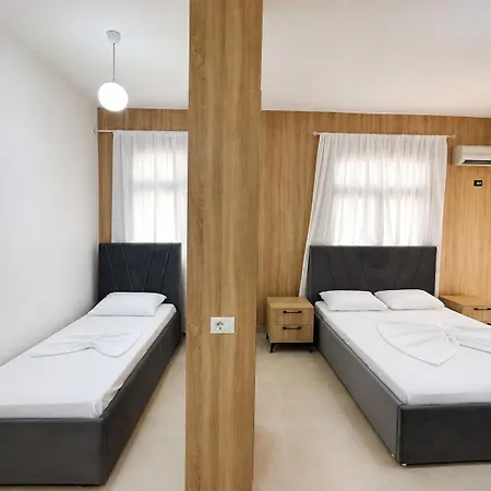 Hotel Mjeshtri
